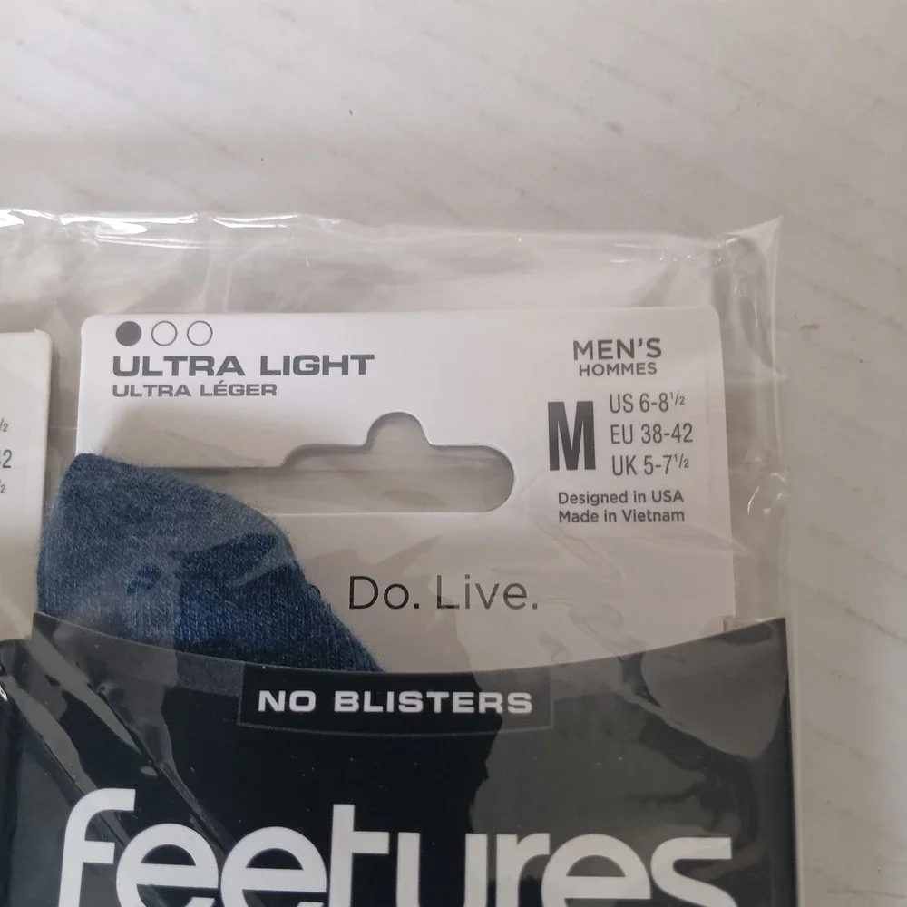 Feetures Everyday Socks Mens M Blue Uptown Ultra Light Crew 3 Pack LM151902
